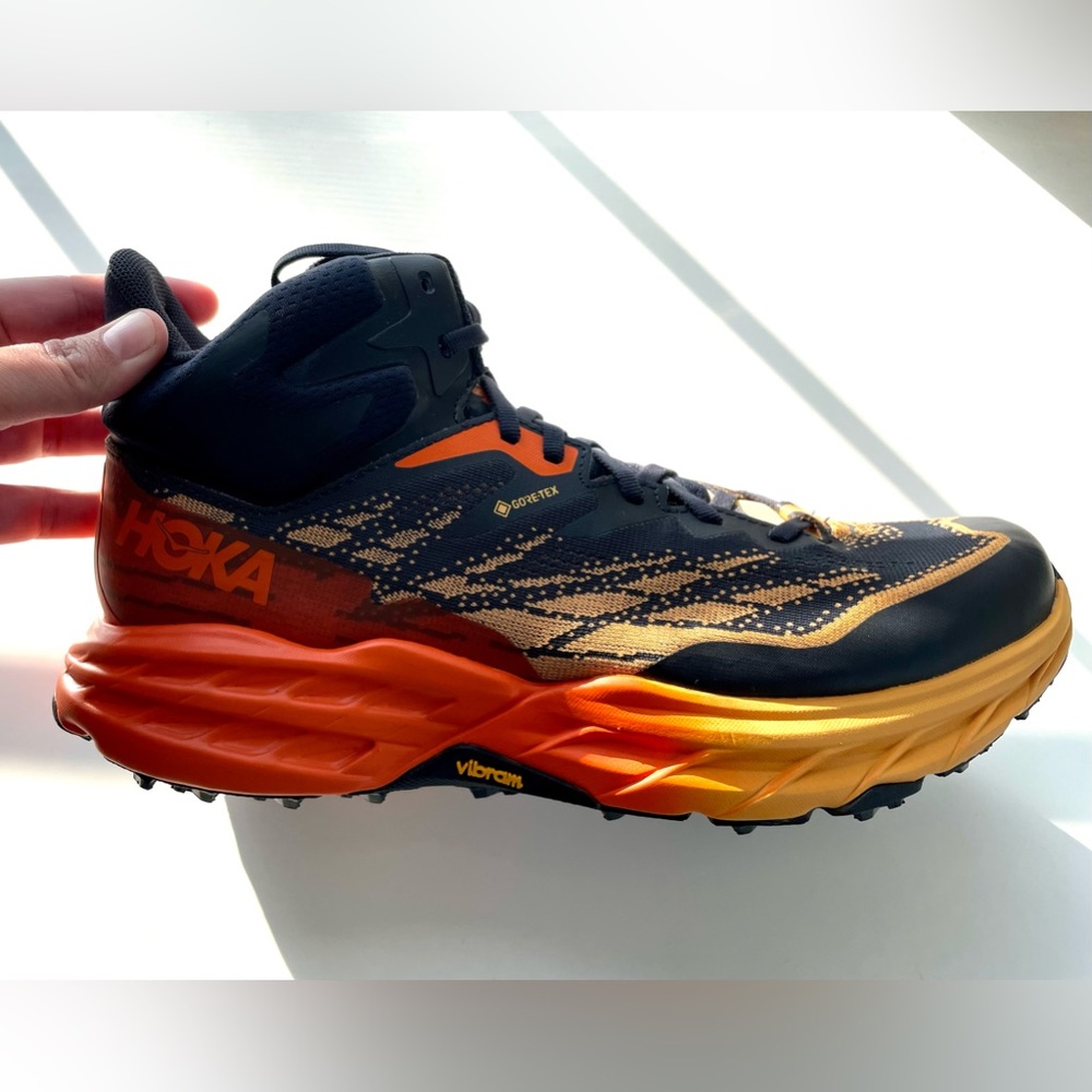 Mens NWOT Hoka Speedgoat 5 mid GTX